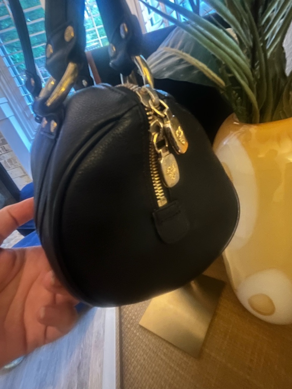 MCM Black Leather Shoulder Bag with Gold Hardware - Picture 7 of 16